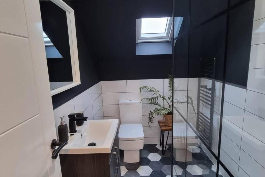 Super Stylish Apartment In Urmston Flat 3 Zewnętrze zdjęcie