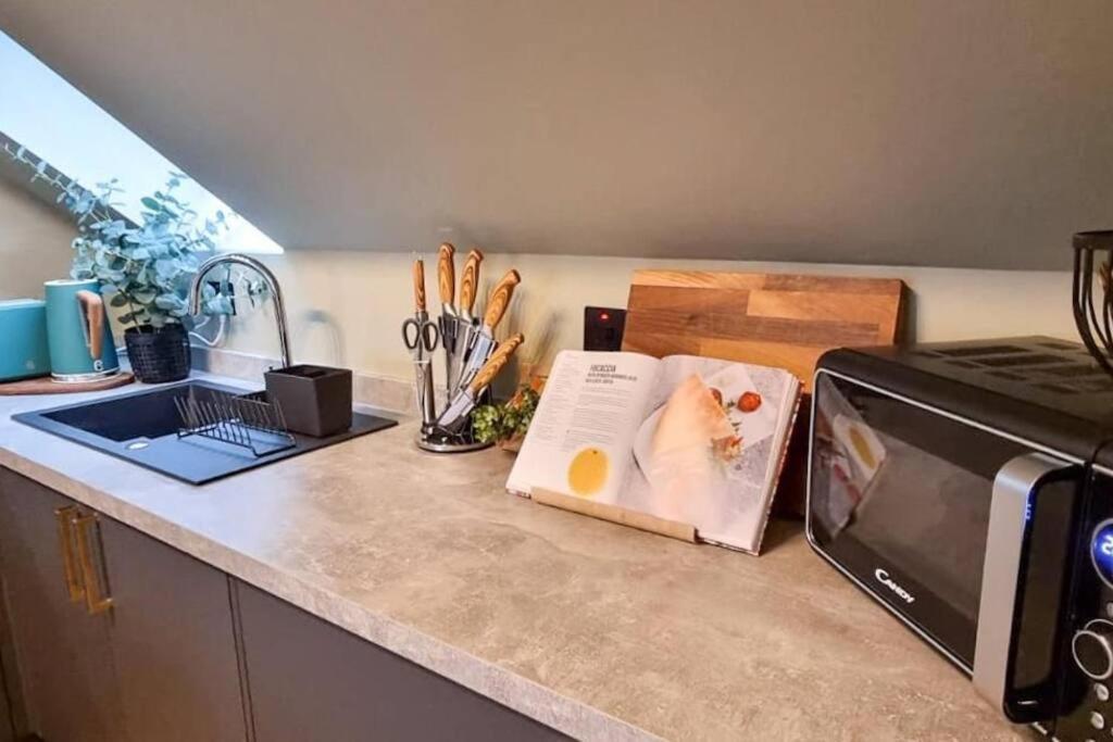 Super Stylish Apartment In Urmston Flat 3 Zewnętrze zdjęcie